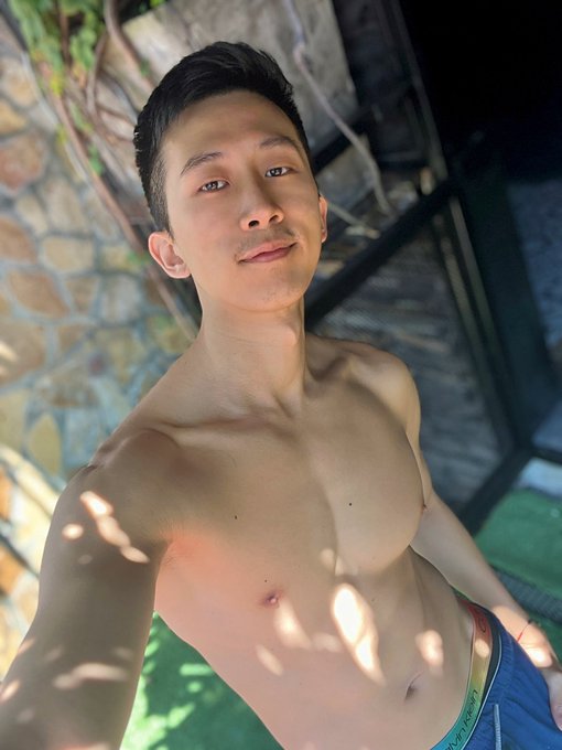 Should I start an onlyfans? https://t.co/Wxj2LQifFV