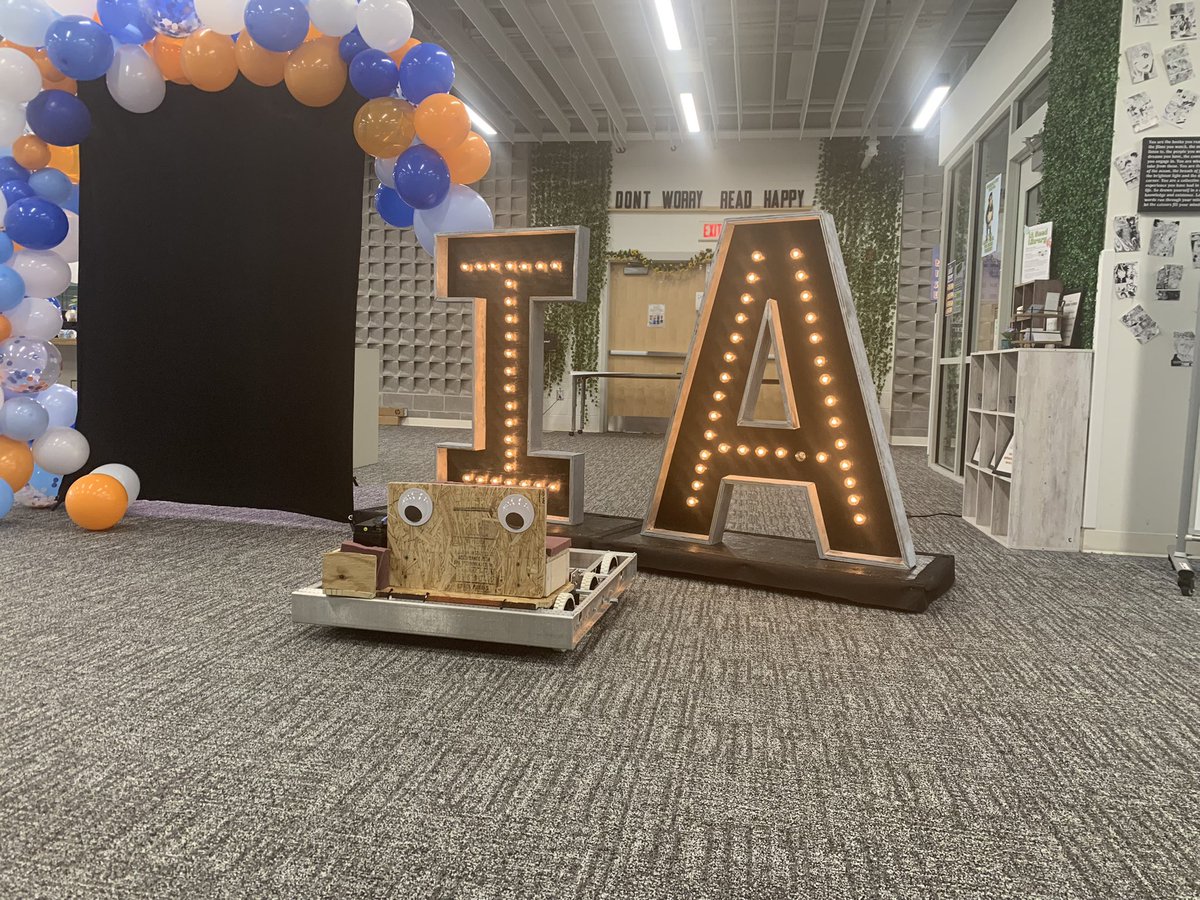 Jessbdale's tweet photo. Robot S.T.E.V.E was first in line for a photo op… looking good for Showcase! Stop by to see him on the second floor @IAFultonSchools before making your way downstairs #innovate #showcase #ITandengineering https://t.co/bOxwDG81dW