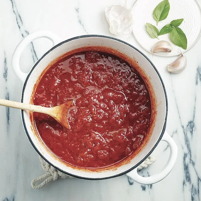 RusticoItaliano's tweet photo. #Marinara is a classic Italian tomato-based sauce that originated in the region of Naples. Its exact period of origin cannot be traced accurately, but it couldn't have been invented before the 16th century because the cultivation of tomatoes began then. https://t.co/Xz5H0CplTD https://t.co/29TCeySa5T