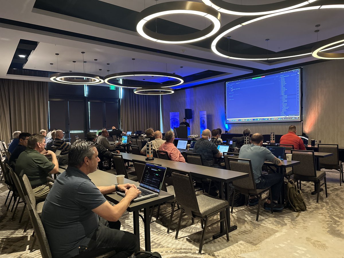 GoIntoTheBox's tweet photo. Take a look at the amazing job @GrantCopley is doing at his #intothebox session with: "#CBWire v3"; big shoutout to all of our speakers for the incredible content they are sharing to keep modernizing and improving the #CFML language. https://t.co/fsu2H91EIx