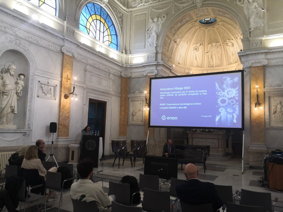 ErionSistema's tweet photo. Irene Pellucchi, del team SDI Erion, il 10 maggio è intervenuta all’Innovation Village presso Villa Doria D’angri a Napoli, e, durante il panel «Tecnologie innovative per il riciclo di materie prime critiche da prodotti complessi a fine vita» ha raccontato il progetto NEW-RE. https://t.co/uVFkpGWa8m
