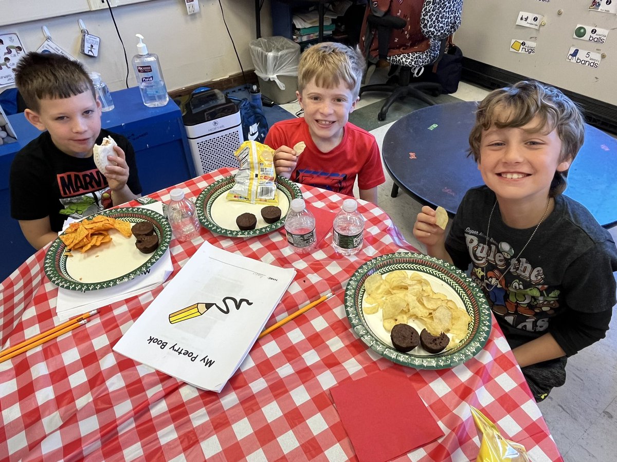 JodieMBonville's tweet image. Students enjoyed writing and sharing their poems at our Poetry Picnic today! @peru_csd #writingfun