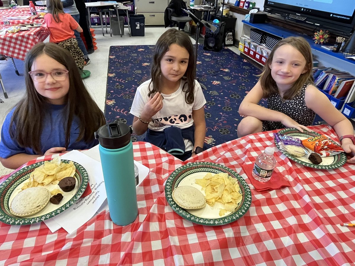 JodieMBonville's tweet image. Students enjoyed writing and sharing their poems at our Poetry Picnic today! @peru_csd #writingfun