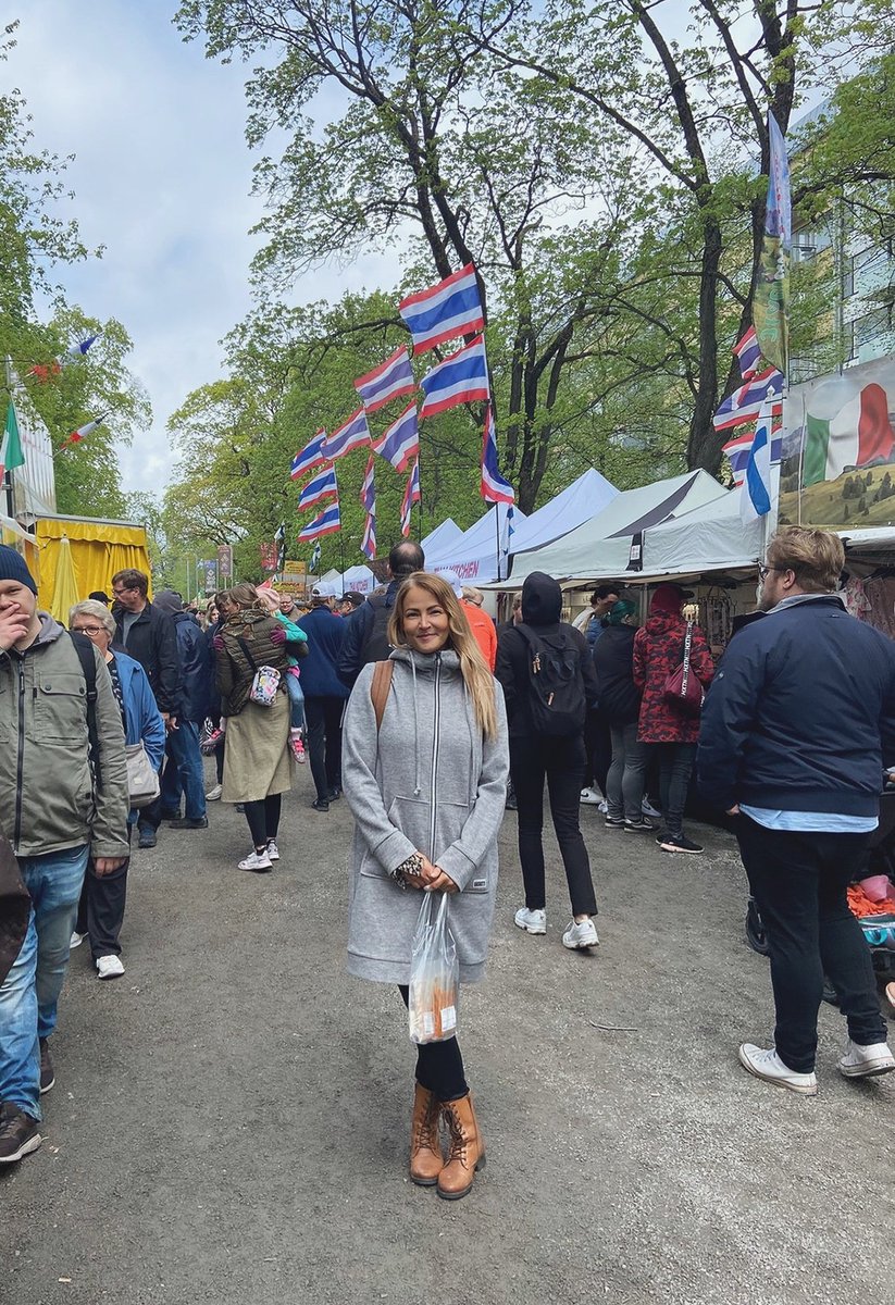 anuanupeltonen's tweet photo. Markkinat, bestis ja Tampereen parhaat kasvispizzat = hyvä kokotorstai #tampere #suurmarkkinat #sitko https://t.co/IelqpOblbk