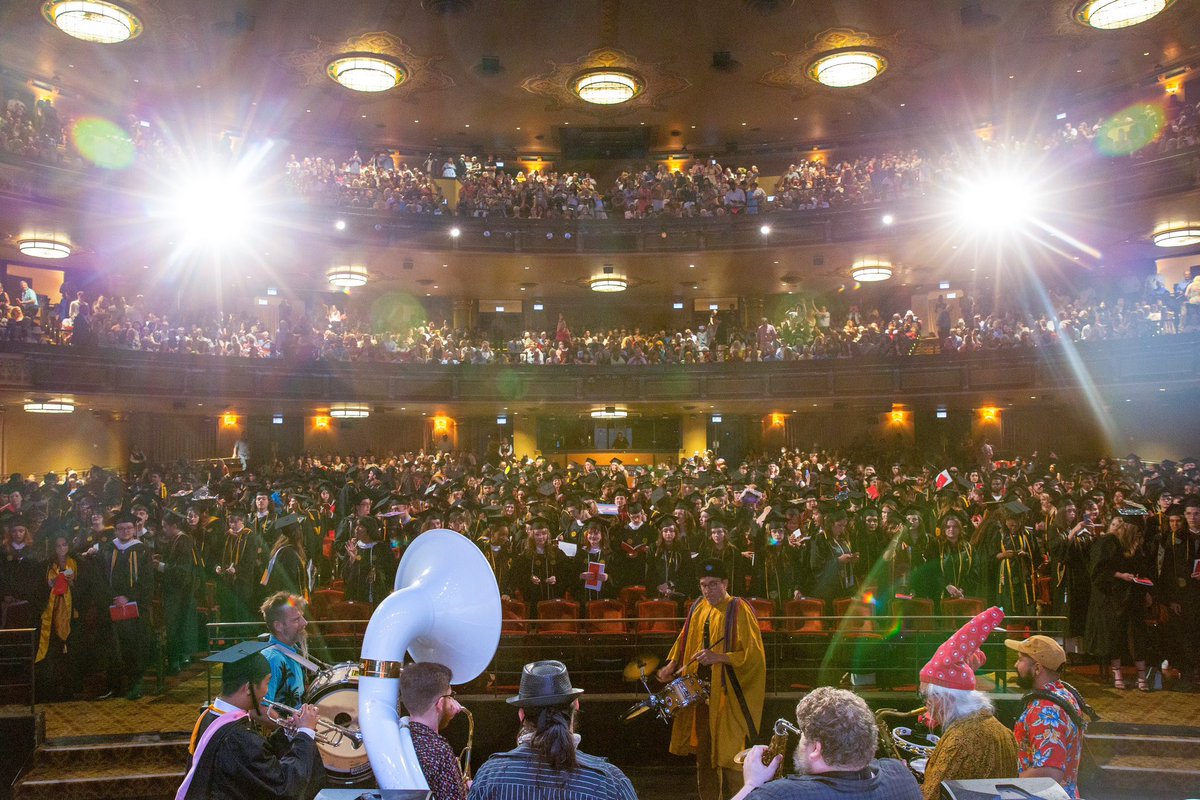 RyanMKellyPhoto's tweet photo. 👩‍🎓 @VCUarts commencement at @AltriaTheaterVA. I wish every graduation ceremony were held in a beautiful theater!

(Photos by Ryan M. Kelly for VCUarts) https://t.co/79jxuwkEIl