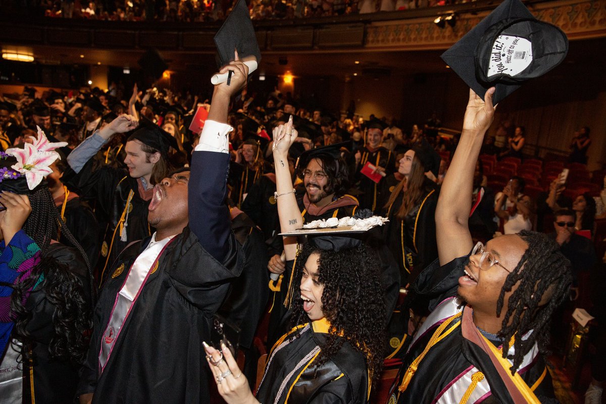 RyanMKellyPhoto's tweet photo. It’s been a while since I’ve done a graduation ceremony. This one at my favorite old Richmond theater for the arts school was a fun one! https://t.co/S8gkpNa96I