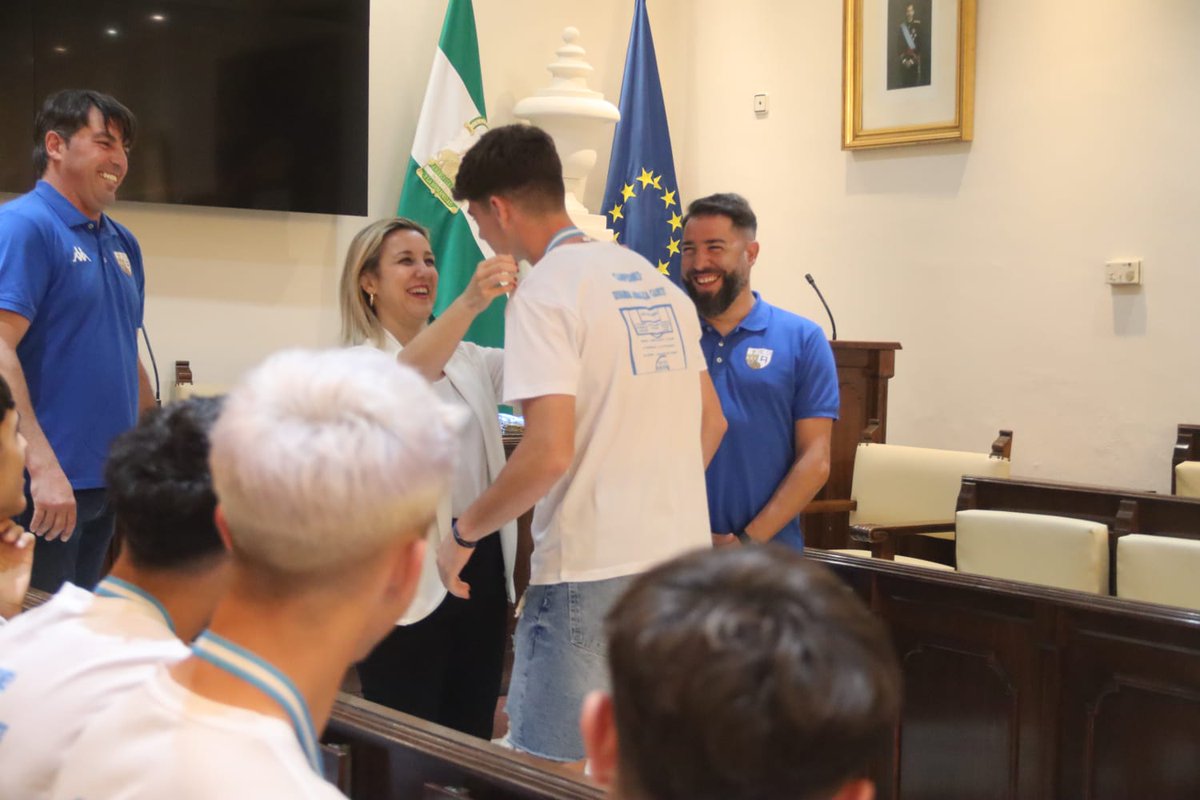anaisabel_jc's tweet image. Recibimos a los Cadetes del @CD_Alcala por su ascenso a la categoría de Primera Andaluza Cadete.

Enhorabuena a todos por llevar siempre el nombre de Alcalá a lo más alto las competiciones, y representar valores deportivos como el trabajo en equipo, el esfuerzo y la constancia.