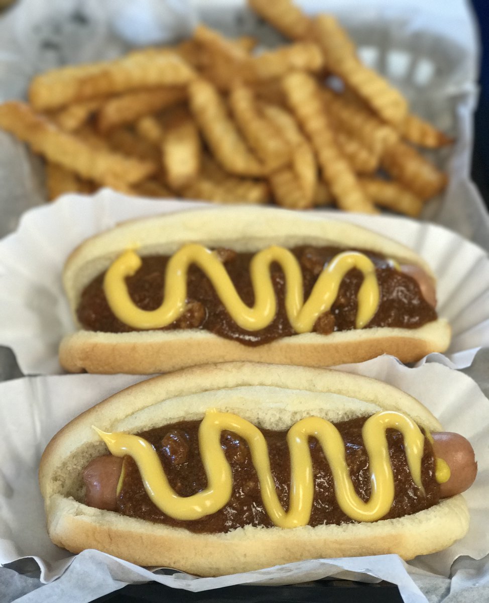 It takes two to make a thing go right!🌭🌭 Two chili dogs, that is!😉 #yeolefashioned #chseats #holycityeats #chucktowneats #eaterchs #bitesofchs #chstoday #charleston #familyowned #hotdogs #BLTs #sandwiches #icecream #burgers #milkshakes #sundaes