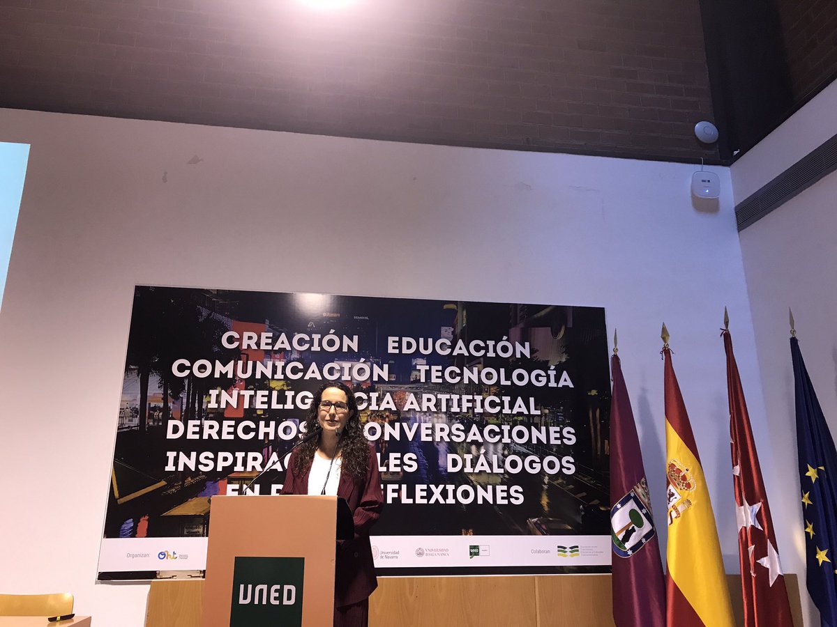 #OHT2023  la #profesora <a href="/PilarMonteroML/">Pilar Montero</a> de <a href="/UA_Universidad/">Universidad de Alicante UA</a> nos habla de #PropiedadIntelectual e #InnovaciónDigital <a href="/UNED/">UNED</a> <a href="/La_SER/">Cadena SER</a> <a href="/PRISA/">PRISA</a> <a href="/UNEDMadrid/">UNED Madrid</a> 
Sigue en directo la IV Jornada: Un mundo de fusión digital
🔗 Enlace al acto: buff.ly/42lasGg
<a href="/EducacionUNED/">Facultad de Educación de la UNED</a> <a href="/SMEMIU_UNED/">SMEMIU</a>