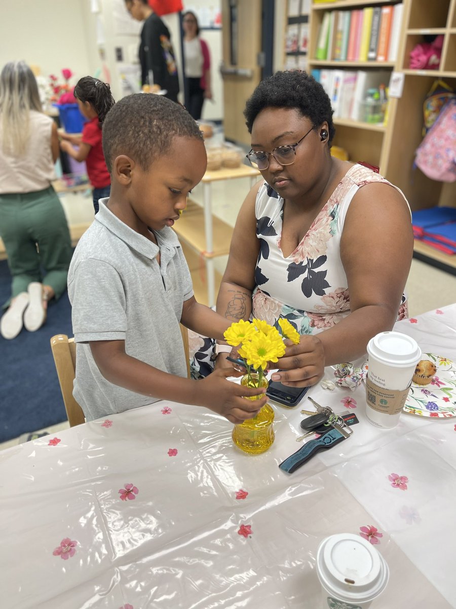 LuzRamirez427's tweet photo. Muffins with mom was a success! The children loved flower arranging with their mom✨💖 #crowleymontessori #muffinswithmom @CrowleyISD https://t.co/4TIa3Bc3gI