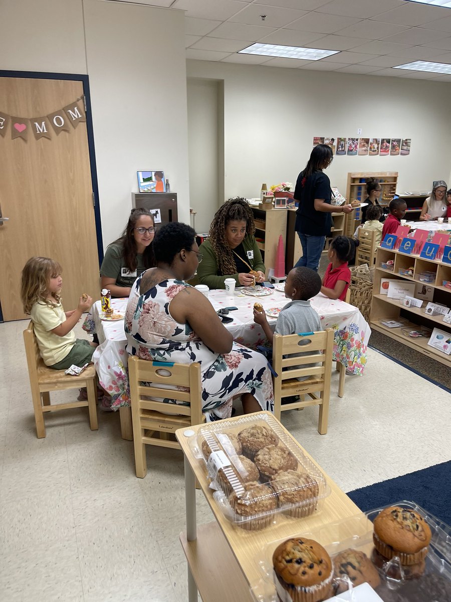 LuzRamirez427's tweet photo. Muffins with mom was a success! The children loved flower arranging with their mom✨💖 #crowleymontessori #muffinswithmom @CrowleyISD https://t.co/4TIa3Bc3gI