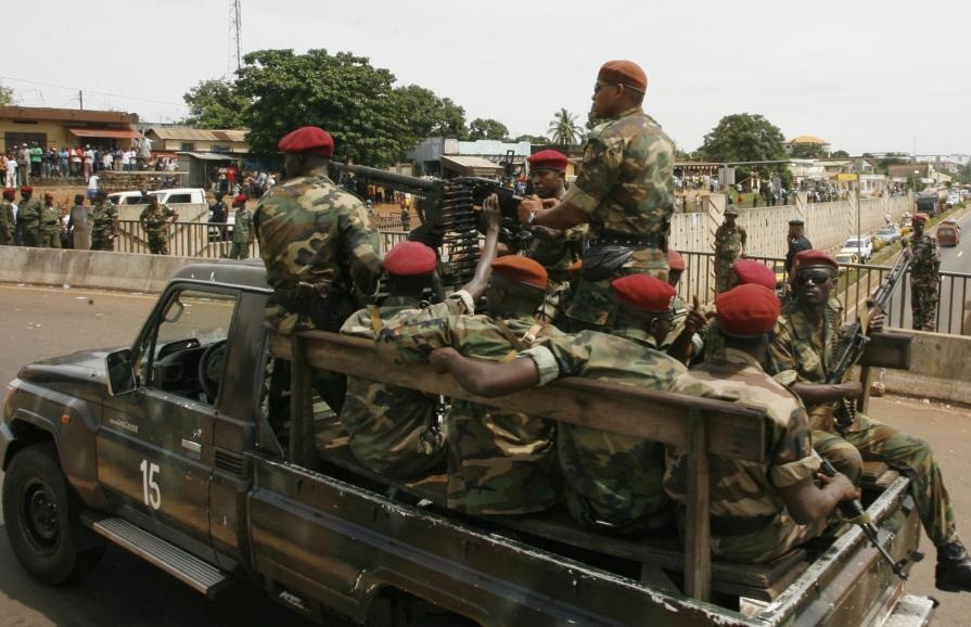 BabenSoro's tweet photo. L’armée réquisitionnée
Les médias censurés
Réseaux sociaux restreint

La junte au pouvoir en Guinée menace d’appliquer les lois antiterroristes.

#GUINEE https://t.co/TYSmgi6sZg