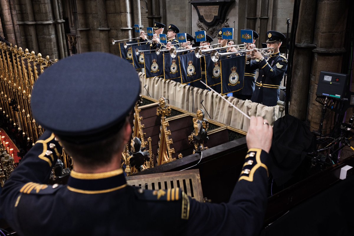 RAFMusic's tweet image. Please enjoy some amazing shots 📸 of the Fanfare Trumpeters of the Royal Air Force performing in Westminster Abbey during the Coronation Service 🎺🎺🎺

Photos by Benjamin Ealovega 📸

#RAFMusic 🎺✈️🥁

#Coronation #RAF #Fanfare #WestminsterAbbey #RoyalAirForce
#FanfareTrumpets