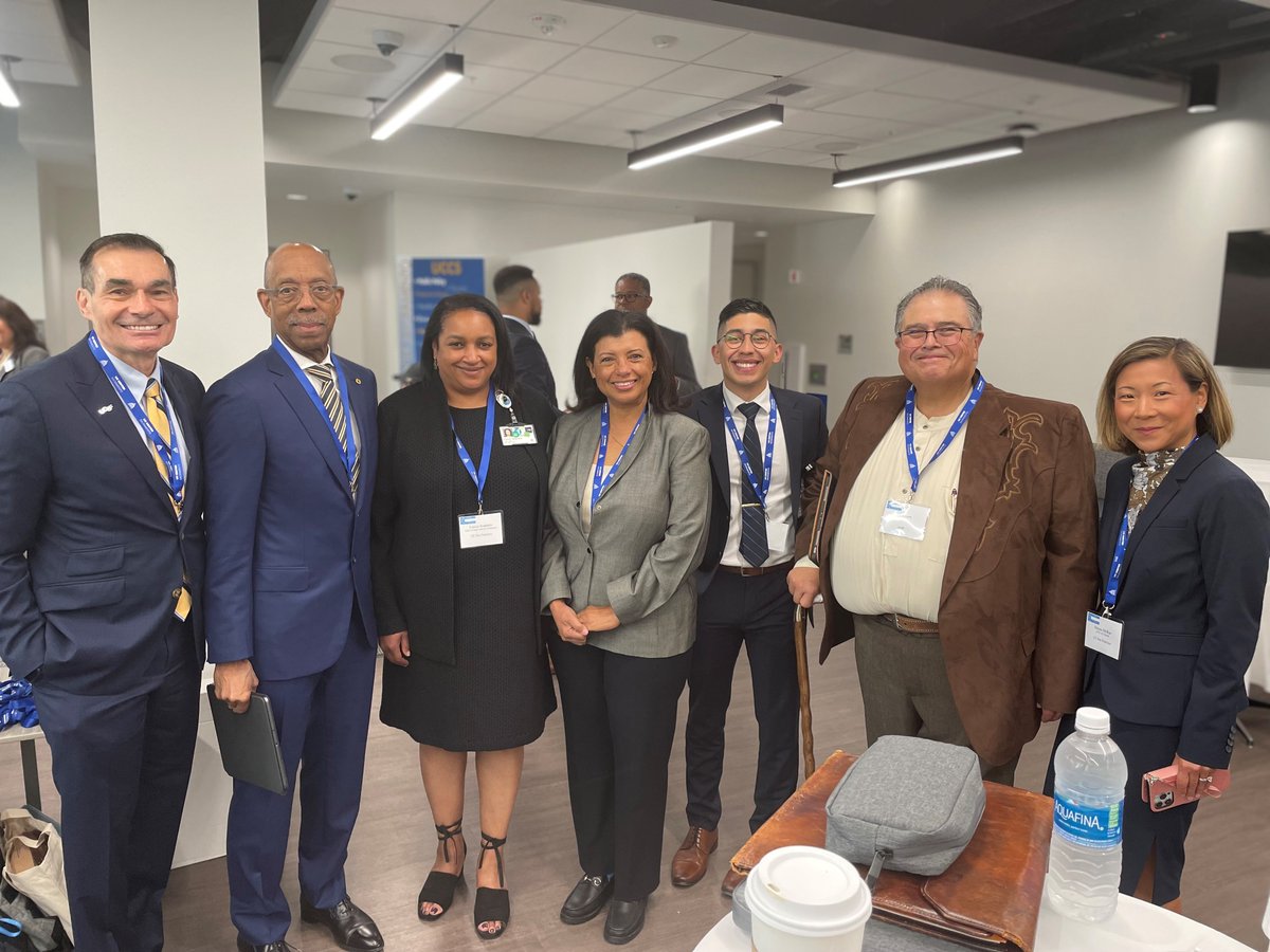 UCSFinCommunity's tweet photo. UCSF students, staff, and faculty joined @UofCalifornia in Sacramento to advocate for funding for the UC System and a new program to train UCSF dental students to become health equity leaders.

Email your legislator today to support UCSF's budget request: https://t.co/EKt7BPMLH1 https://t.co/8yYdymTcdN