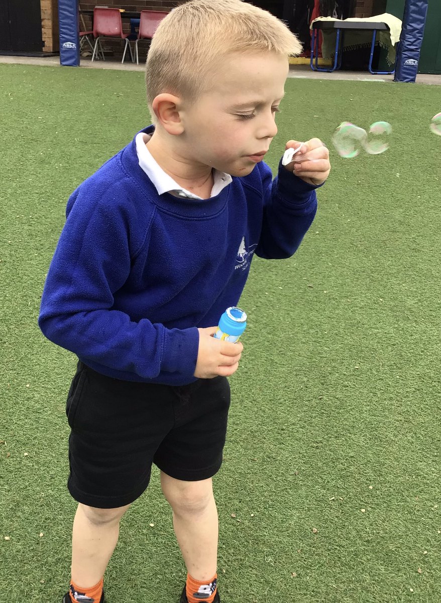 RecepWoodley's tweet photo. The Lions have had a great time this afternoon celebrating getting all the apples on their tree. They have worked as a team all term and had a fun afternoon playing with bubbles! 

ASK ME did I prefer blowing bubbles or popping them! https://t.co/Idrcea0kvP