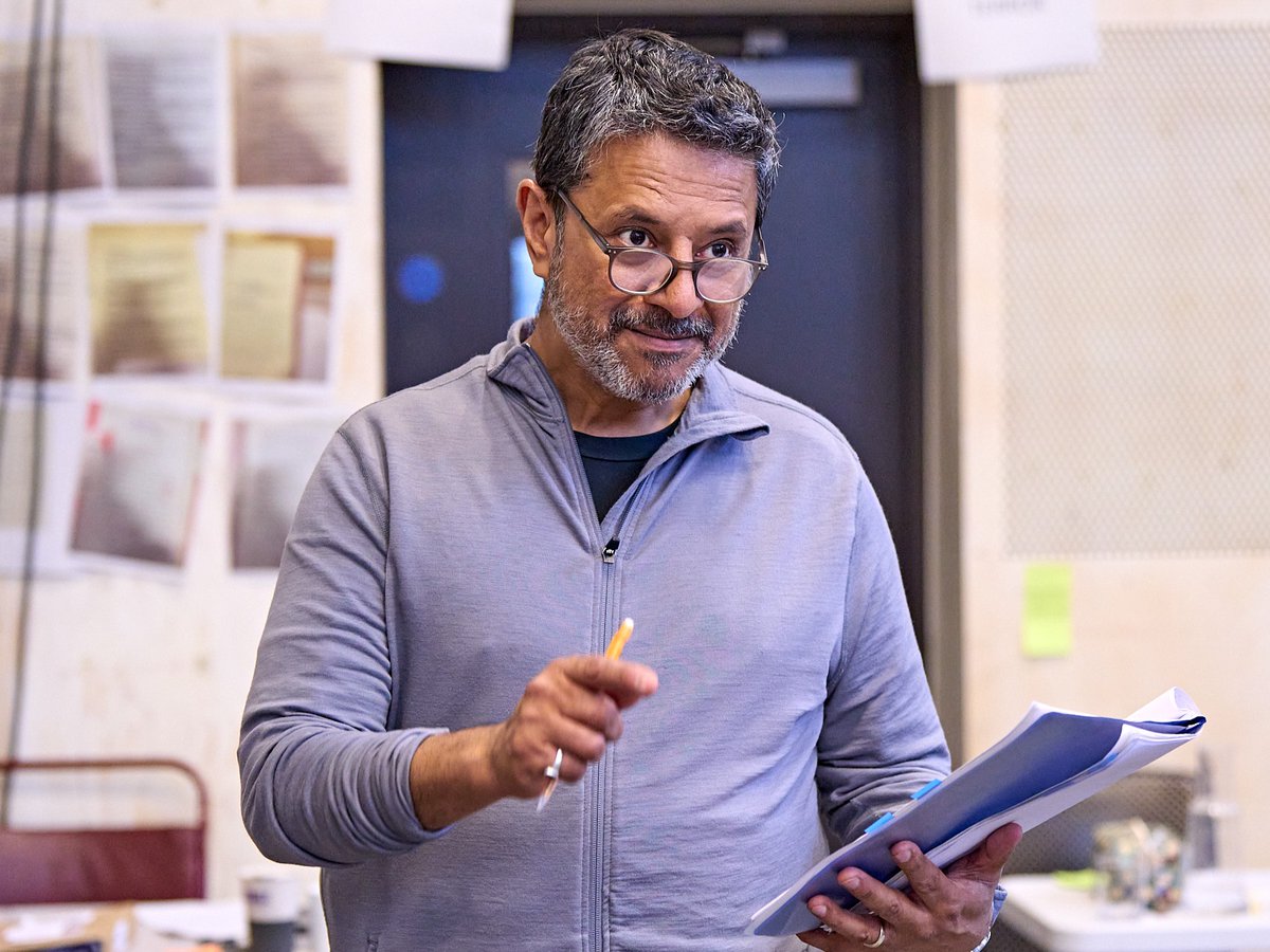 "The story is truly fascinating and so relevant to today"

<a href="/ravin_j/">Ravin J Ganatra</a> talks to <a href="/Theatrefullstop/">Theatre Full Stop</a> about his role in Jack Thorne's new play WHEN WINSTON WENT TO WAR WITH THE WIRELESS

theatrefullstop.com/2023/05/18/per…

📸 Ravin in rehearsals by <a href="/manuel_harlan/">Manuel Harlan</a>