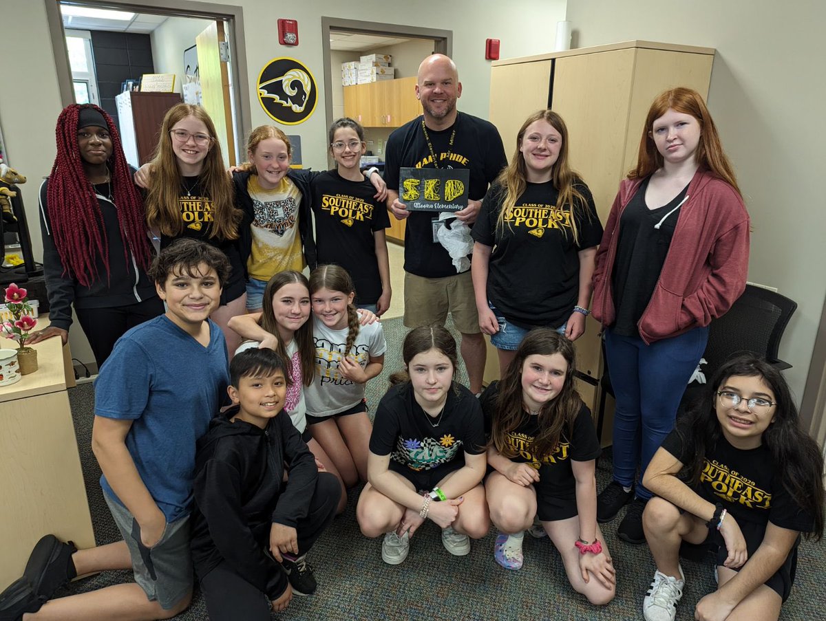 Student Rambassadors from <a href="/SpringCreek6th/">Spring Creek 6th</a>’s Crafty Crew presented a gift to us this morning!  So kind!  Thank you!  🐏⚫️🟡♥️ #1SEP <a href="/SEPSchools/">SEP Schools</a> #together