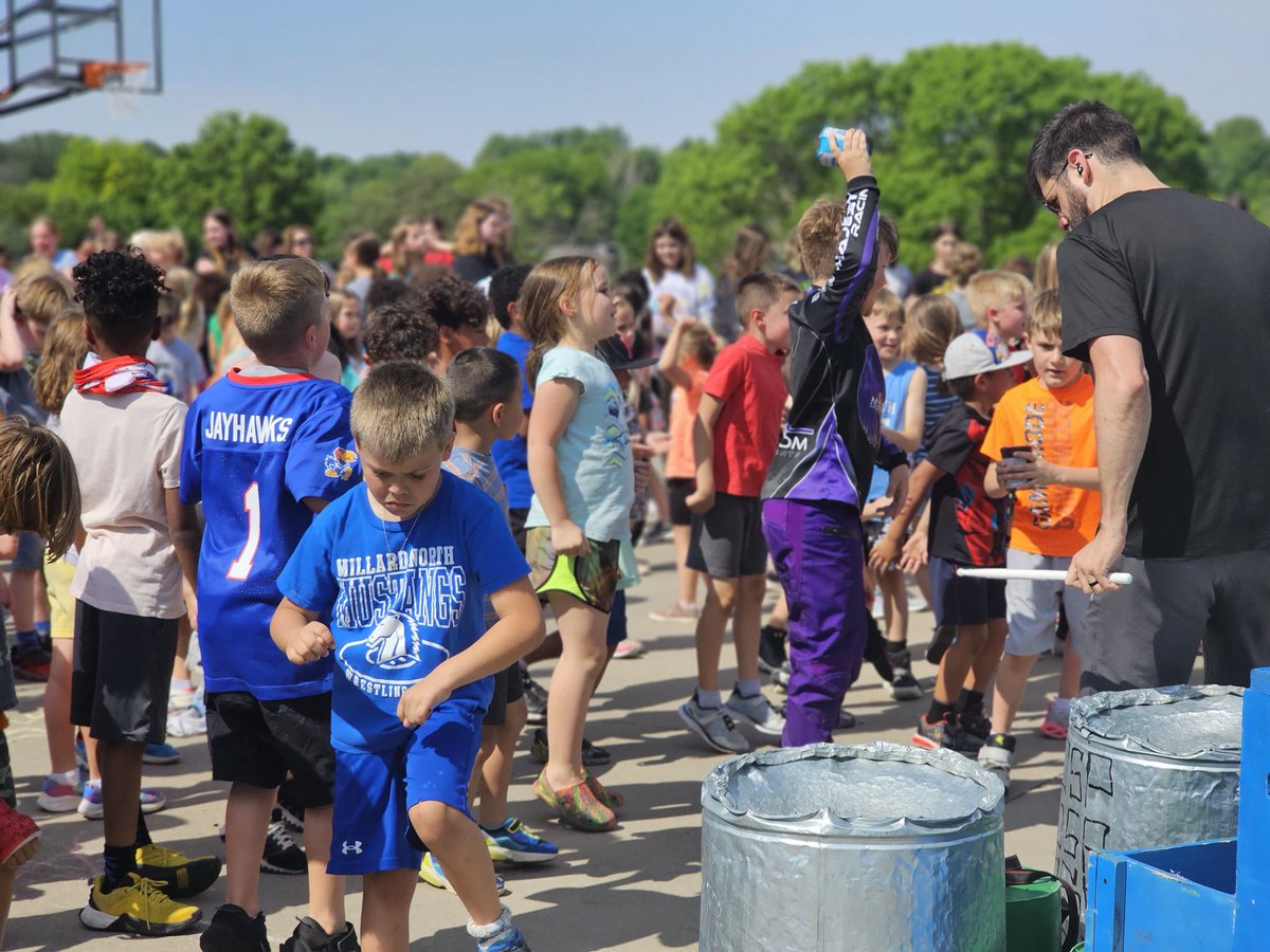 MPS_MrsMcKenzie's tweet photo. Our morning sure did ROCK with the Omaha Street Percussion. @EzraElementary https://t.co/JBIvuQqHYT