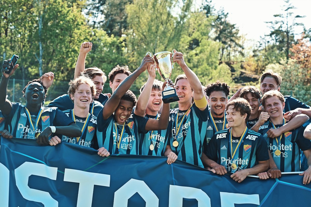 DIF_Fotboll's tweet photo. DIF PA19 är Ligacupmästare 2023! 🏆

🔗 https://t.co/WJYwqKZy31 https://t.co/iplHRuJHnJ
