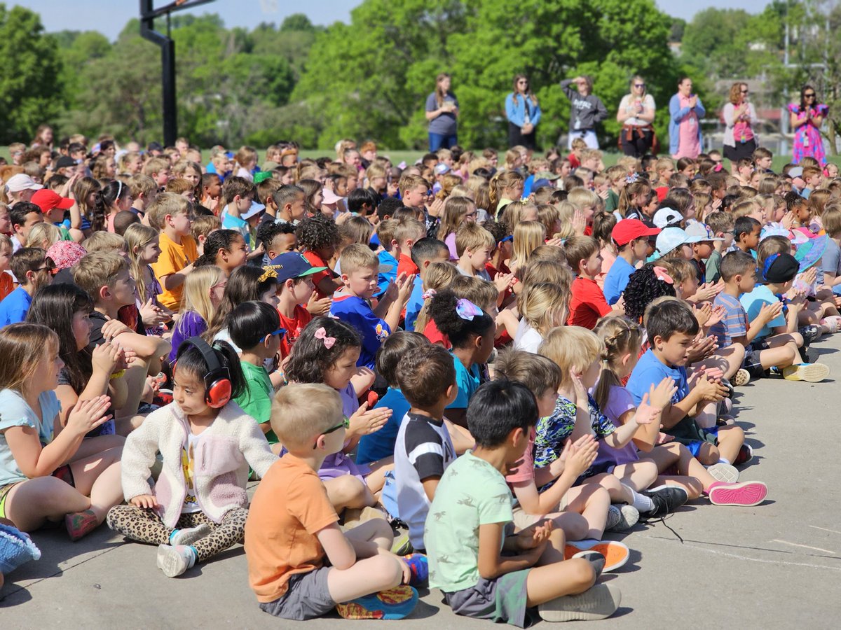 MPS_MrsMcKenzie's tweet photo. Our morning sure did ROCK with the Omaha Street Percussion. @EzraElementary https://t.co/JBIvuQqHYT