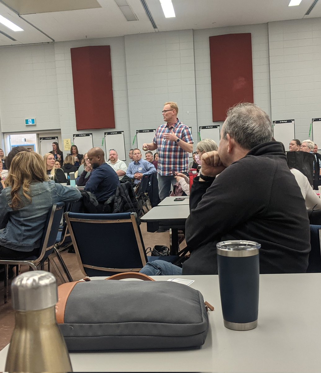 Mme_Bazinet's tweet photo. Le @ecolecatholique participe avec les 3 autres conseils de la ville à la conférence de @pgliljedahl pour les 2 prochains jours. Quelle belle occasion d'apprentissage, de réflexion et d'échange! https://t.co/oMKAVXUXAL