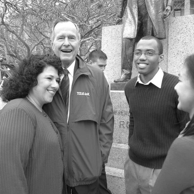 Happy International Museum Day Aggies! It's a good day to check out our very own George H.W. Bush Presidential Library and Museum!! Here's a sneak peek... 🤭

#tamu #gigem #whoop #internationalmuseumday