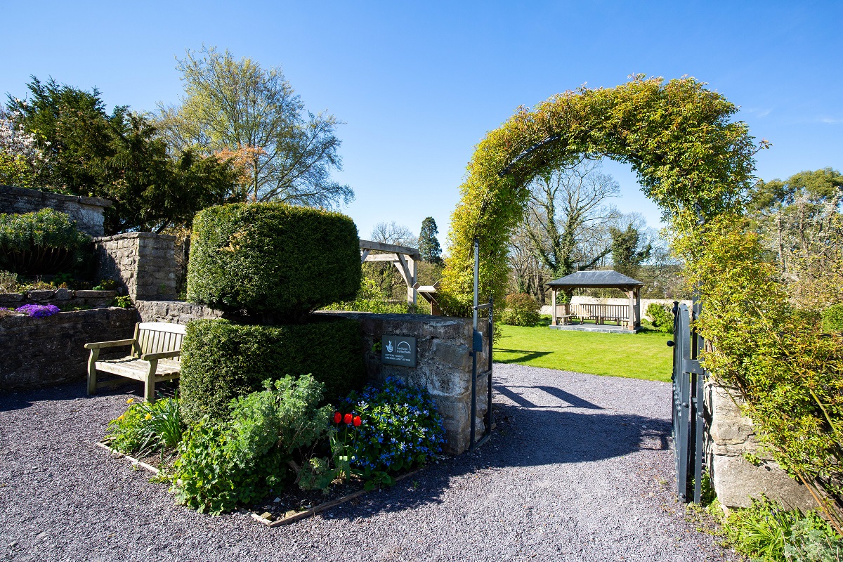 GoNorthWales's tweet image. Discover the enchanting town of Ruthin in North Wales. 
Enjoy its rich history, explore a medieval castle, wander through charming streets, indulge in delicious Welsh cuisine, and experience its lively modern arts scene.
#Hiraethog #NorthWales #Ruthin