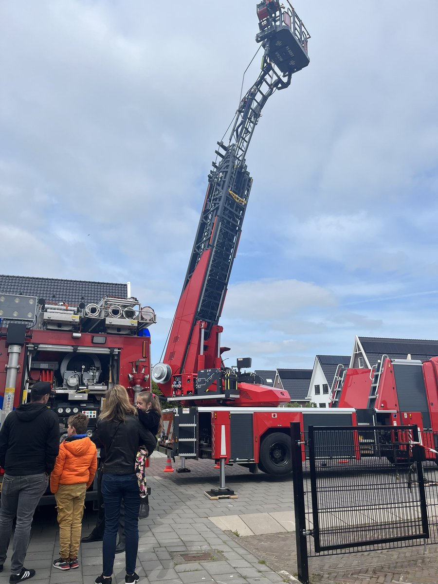 Opendag Beemster vandaag. Wat een leuke en mooie verzamelingen, kraampjes, activiteiten; overal opperbeste stemming. In Zuidoostbeemster is van alles te zien en te doen bij het buurthuis, oa bij de brandweer van <a href="/VrZW/">Veiligheidsregio Zaanstreek-Waterland</a>