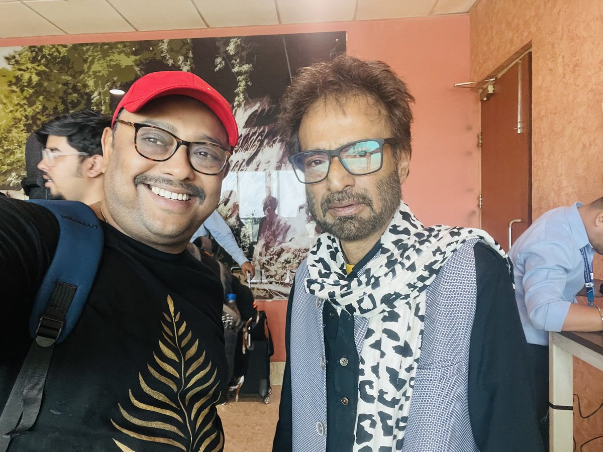 I am not one of those who hogs a celebrity for a photograph. But this time it was special. He is someone whom I have grown up listening to. #nachiketa #fanboymoment❤️