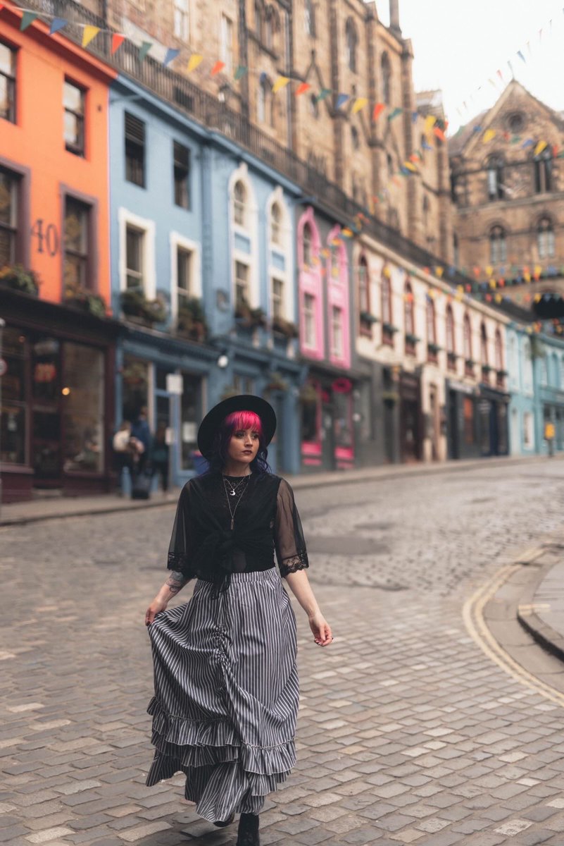 Living life in color @kiss0kiwi 🩷 thank you for sharing this magical picture📸🌟 #stylebundle #grungy #styleinspired #viviennewestwood #edgychic #chicstyles #grungestyle