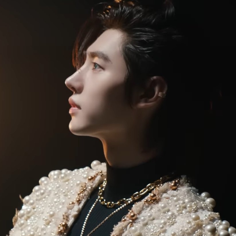 jayhoondocs's tweet photo. bow down to their insane visuals #jayhoon https://t.co/o7w1BIh62F