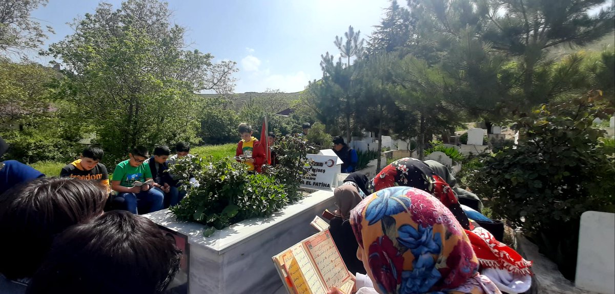 ikoglanogluiho's tweet photo. Din Kültürü  Ve Ahlak Bilgisi Dersi ders müfredatımızda yer alan vatan, millet, bayrak sevgisi ile şehit ve gazi  konuları kapsamında okulumuzun yakınında bulunan  şehitlerimizin kabirlerini ziyaret edip dualarda bulunduk.
@Bitlis_Mem @AdilcevazM #cedesturkiye #adilcevaz_cedes https://t.co/7JhGzGMCBe