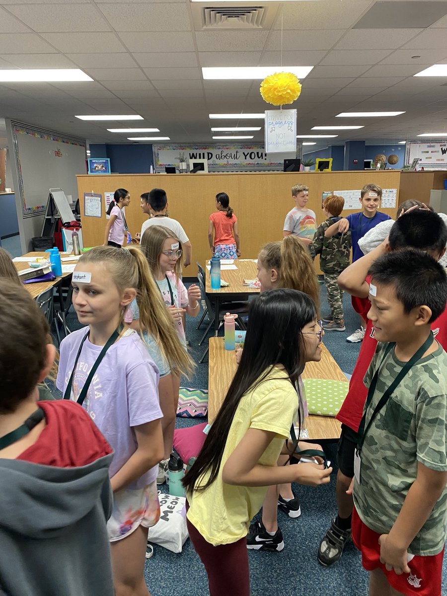 katrinamyang's tweet photo. We didn’t get to our class meeting yesterday, so we made it a priority today! We played WHO AM I? Animal version. 11 students were able to guess their animals correctly in less than 10 minutes! @SampsonElem #SampsonSTRONG https://t.co/10aytHbCP1