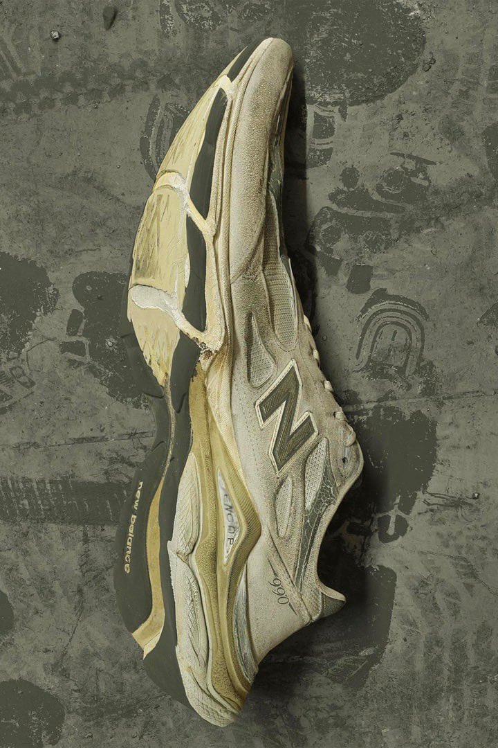Conceptual Artist Stanis Slav had made a pair of Pointy New Balance 990s😳