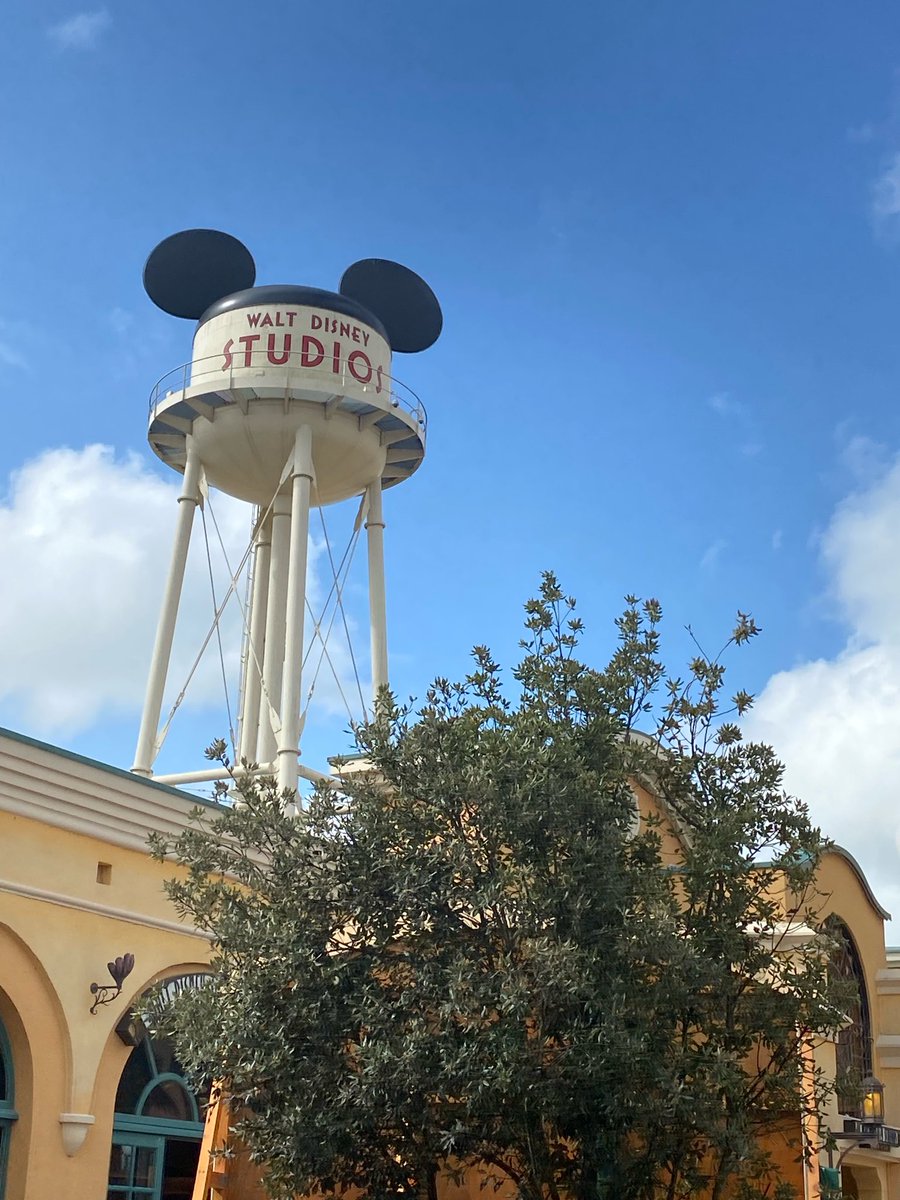 CultsML's tweet photo. Day 3: Et pour finir, le parc Eurodisney!

Our last day was spent at Disneyland Paris. We had a blast and made brilliant memories 🎢☀️🇫🇷😊

Au revoir Paris! https://t.co/mcCcejpOgY