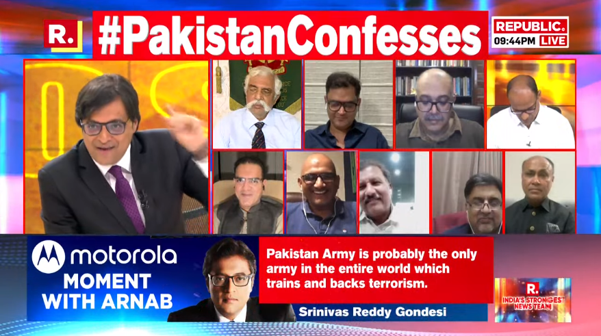 republic's tweet photo. The Motorola moment with Arnab is now LIVE, he is now reading your tweets #LIVE on #PakistanConfesses Debate
#Pakistan #ImranKhan #PakistanArmy
Tune in - https://t.co/OLxYbgez95 https://t.co/zllnVL46QZ
