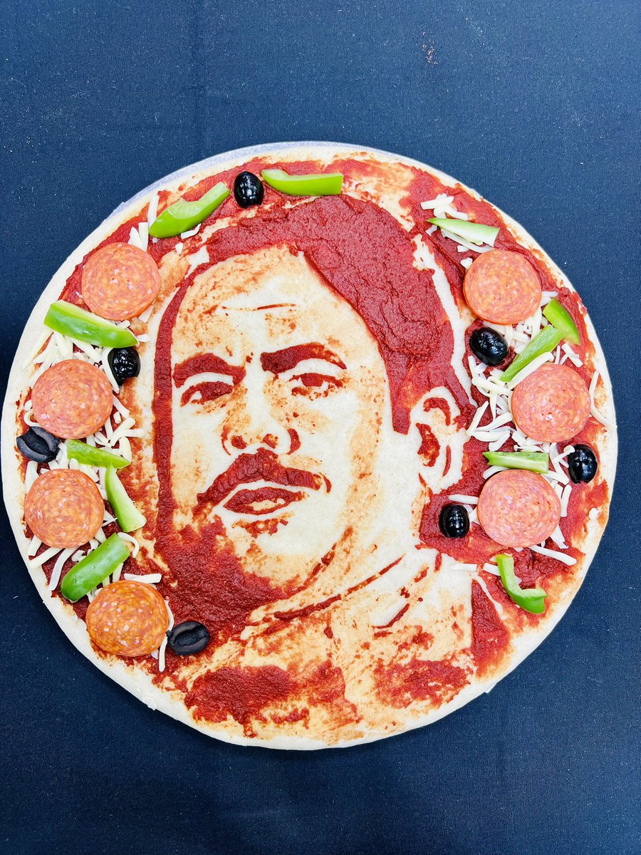 The Walking Dead fans might wanna slice of this one… 
It’s @DanFogler4DX on a PIZZA! 🍕🍕🍕🍕 

@walescomiccon 
#DanFogler #TheWalkingDead #WalesComicCon #Art #PizzaArt @TheWalkingDead