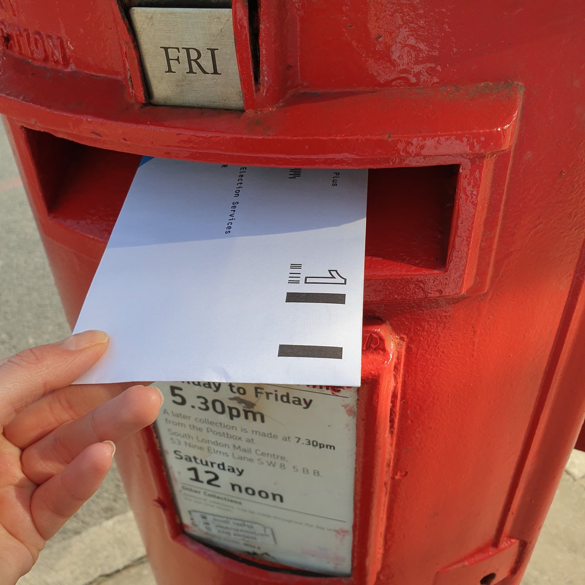 My @NEUnion  ballot arrived so I went straight back out to post it.

Do I want to strike? No.
Can I afford to strike? No.

However, I can't afford not to strike long-term. School staff deserve a FAIR and FULLY FUNDED pay rise.

Solidarity forever ✊🏻

#PayUpNow #SaveOurSchools