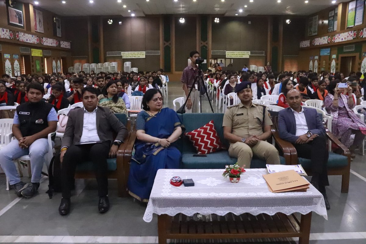 cyberpoliceggm's tweet photo. Under Cyber Champ Initiative, Gurugram Cyber Police and CSO organised Nukkad Natak Competition at DAV School Sec-14 where 30+ Gurugram schools participated
#cyberchamps
#cyberawareness
#cybersecurity
#beaware
#cyberpoliceggm
#cybersecurityofficer
#gurugrampolice
#school https://t.co/99GBYMe9nW
