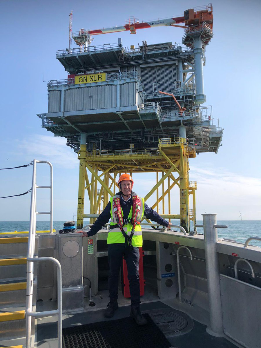 EssexLabour's tweet photo. Green energy in Essex 🌹🌿
@Ivan4Harwich promoting and supporting the work of #Galloper wind farm company in #Harwich
Thank you @RWE_AG https://t.co/NWgtpbnRNG