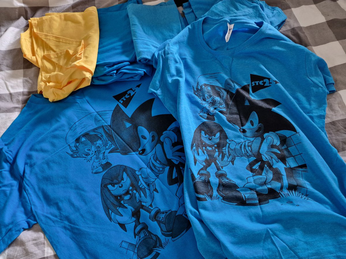 prettygeekyz0ne's tweet photo. Just found a bunch of t-shirts leftover from #stc25 all featuring amazing art from Richard Elson! I'll have them on my stall at #SonictheComicCon this Saturday! All seem to be L, XL, or XXL sizes. #sonicthecomic https://t.co/ws3eIGDPJg