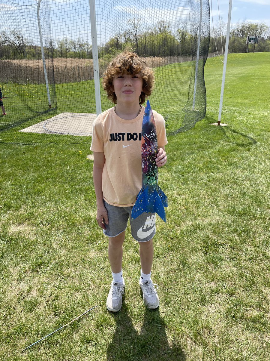 mrs_tack's tweet photo. 7th graders are finishing up their rocket launches! 🚀 https://t.co/CM5LpFeHuJ