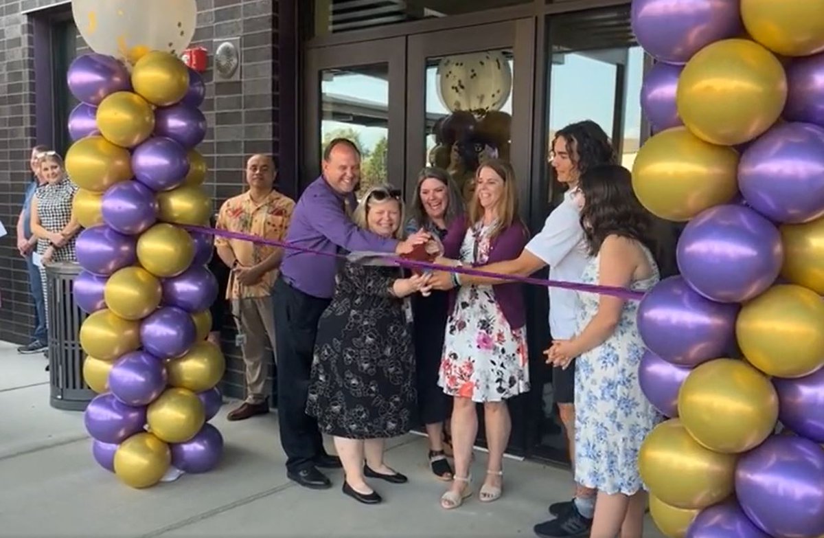 SumnerSchools's tweet photo. Thank you to everyone who attended the Sumner High School Phase 1 Ribbon Cutting and Open House yesterday! 🥳 We hope you enjoyed your tour of the building and meeting staff and students. Thank you, voters! https://t.co/gnEUINoEwD