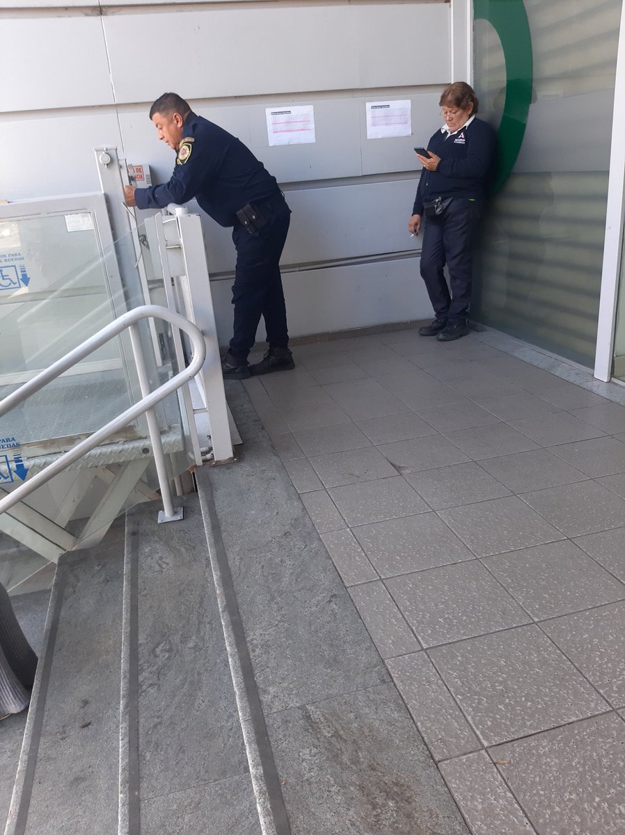 rep_mercedes's tweet photo. Se merecen que los privaticen y corran a todos los inservibles y vagos, cuantos sueldos pagados al vicio como estos dos?? @Cadena3Com @bancoprovincia @BancodeCordoba @gobdecordoba @miclaria https://t.co/EXL2MSRxBX