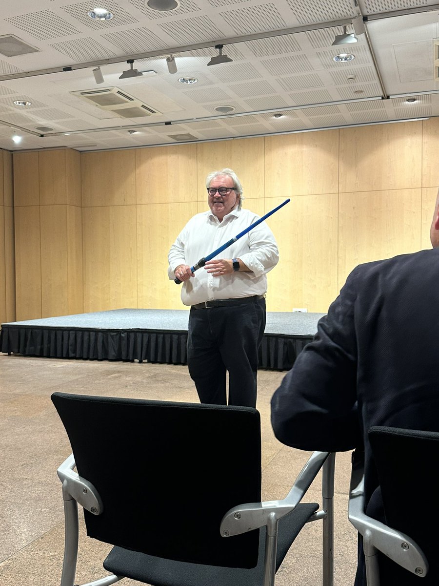 📈Conferència La nova velocitat de l'èxit organitzada per <a href="/AndorraBusiness/">Andorra Business</a> 

Sempre un plaer escolta les paraules d' <a href="/IdeIConsultores/">Ivo Güell i Torné #Neuroventa  #Mentoring</a>