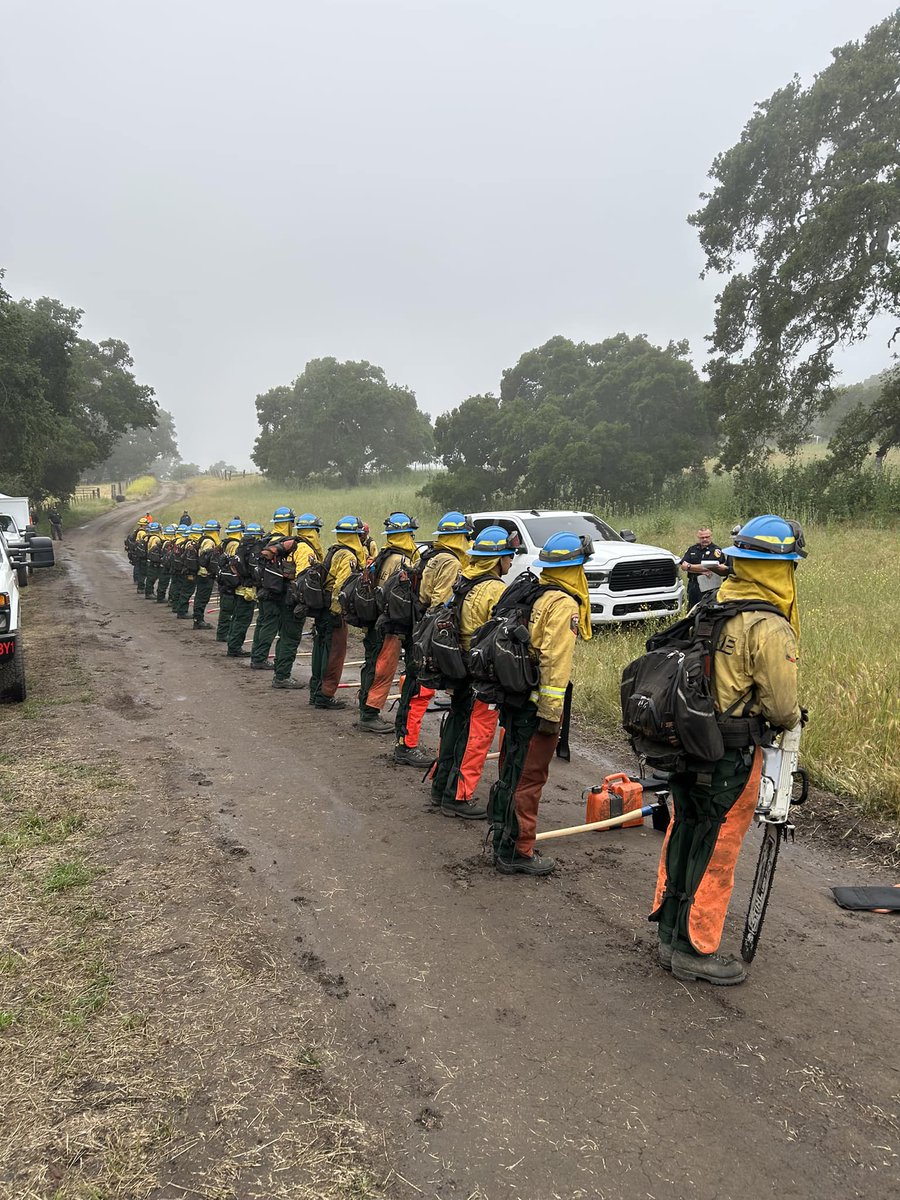 CALFIRECZU's tweet photo. Monterey Bay Crew 1 just had a crew inspection as part of a crew preparedness exercise. This hand crew is ready for wildfire! 🔥 #CCC #GreatWorkforce @CAConservCorps https://t.co/OswfuUvfOn