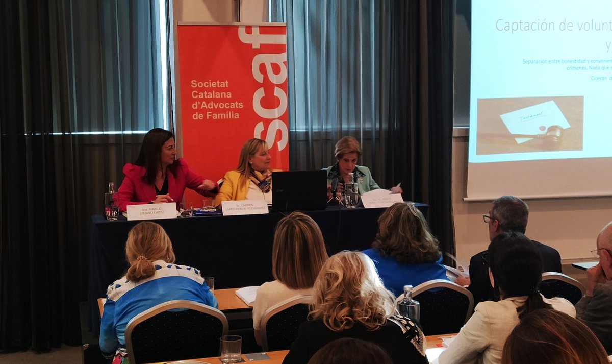 SCAF_cat's tweet photo. Ara és el torn de la Carmen López-Rendo, que fa una ponència en honor d'en Francesc Vega Sala. 

Parla sobre captació de voluntat testamentària amb un enfocament que li encantaria al Francesc: citant textos d'època romana.

#20SCAF https://t.co/iMEDPHhPIs