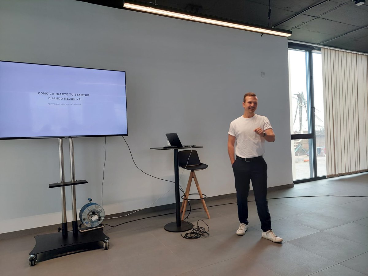 BStartup: Un placer contar con el fundador de #GuideSmiths y #TeamHackers, Felipe Polo (@theteamhacker) en #VentureOnTheRoad #Alicante.

"Cuando encontramos el #marketfit y empezamos a escalar, comprendí que iba más de gestionar personas y recursos que e…