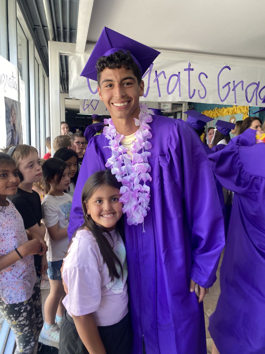 MrsElamPNG's tweet photo. Congrats to our Peer Tutor, Miss Emily and to all the PNG seniors!! 💜 https://t.co/PThFQeXkUk