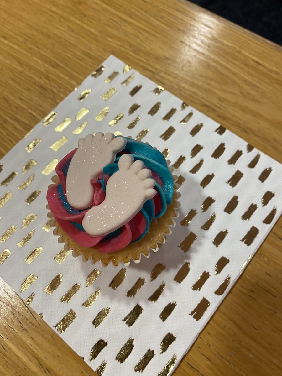 Outstanding improvement, service redesign &amp; innovation. Jann Gardner launches the NHSL Podiatry Service public website and opens the Referral Hub. Revolutionising service for Lanarkshire patients. Amazing team (&amp; cupcakes)☺️ <a href="/Kittyhi/">Claire James</a> <a href="/jamiequin8/">jamie quin</a> <a href="/McCrossanPeter/">Peter McCrossan 💙</a> <a href="/NHSLanarkshire/">NHS Lanarkshire</a>
